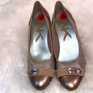 AL sport wedges, gold with detail! Size 6